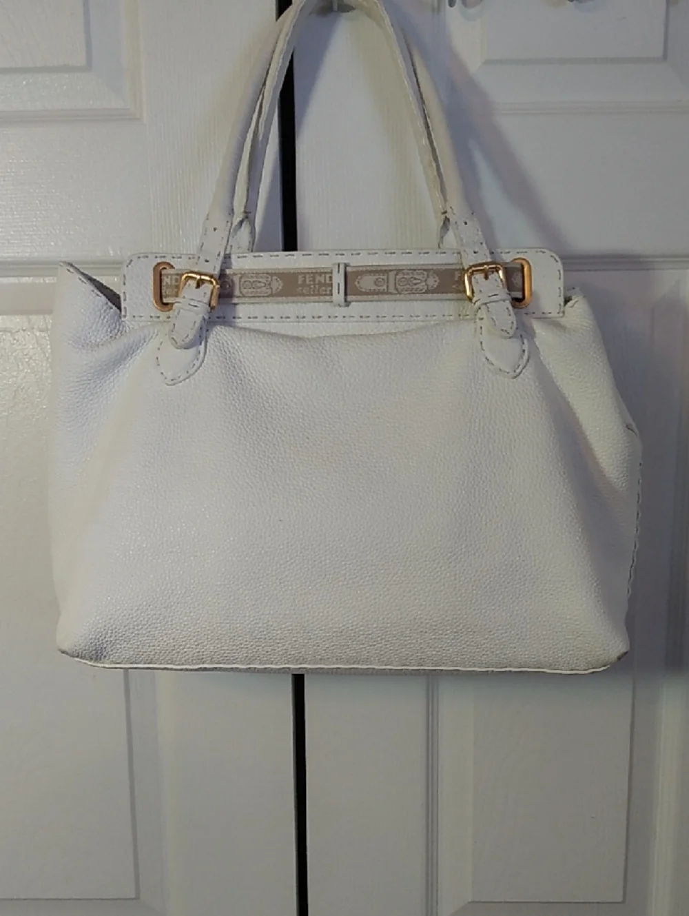 Fendi White Leather Tote with Gold-Tone Buckle Accents SELLERIA VILLA BORGHESE - Picture 4 of 17